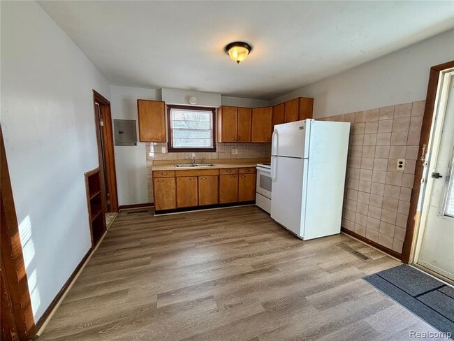 Building Photo - 834 E Cross St