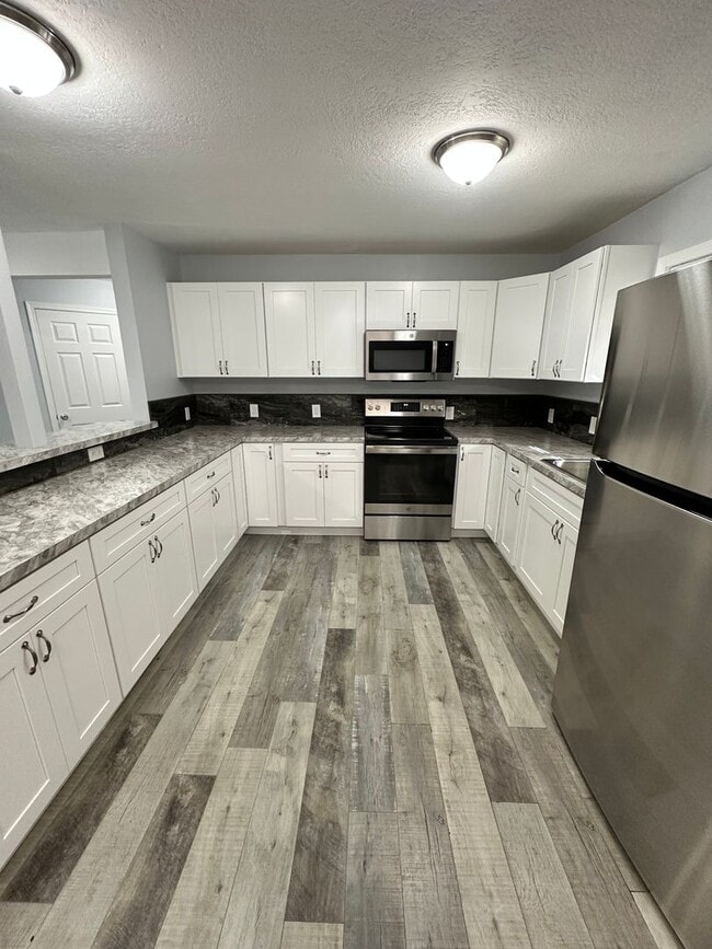 Building Photo - 3 Bedroom 2 Bath Home in Suburbs