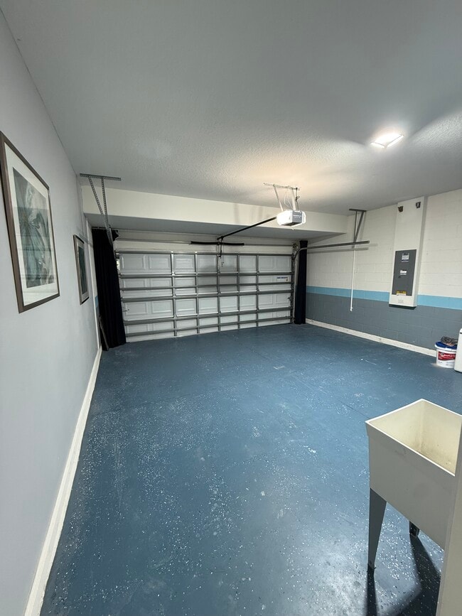 Building Photo - 5380 Oakbourne Ave