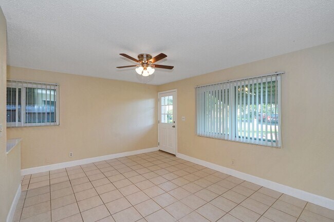 Building Photo - 2716 SW 46th St