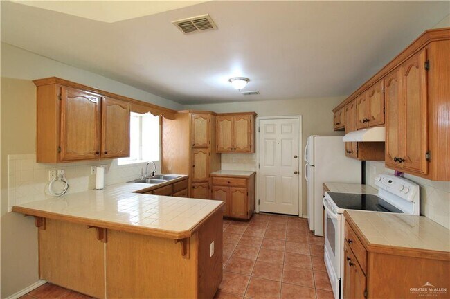 Building Photo - 15 N Edison Ave