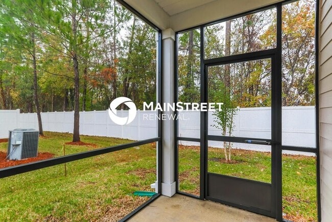 Building Photo - 3 Bedroom Pet-Friendly Home in Jacksonville, FL with Main Street Renewal