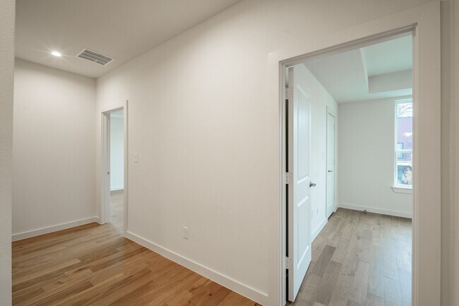 Building Photo - Perfect New Standalone 4 bed 4 bath Close to Greenville Ave & Henderson