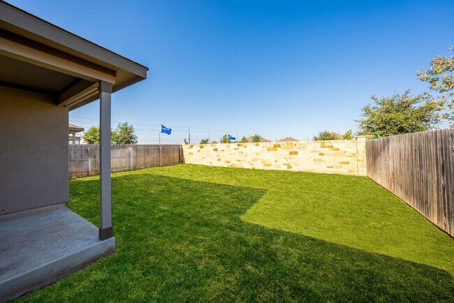 Building Photo - 3-Bed, 2-Bath Sanctuary Where Comfort Meets Charm