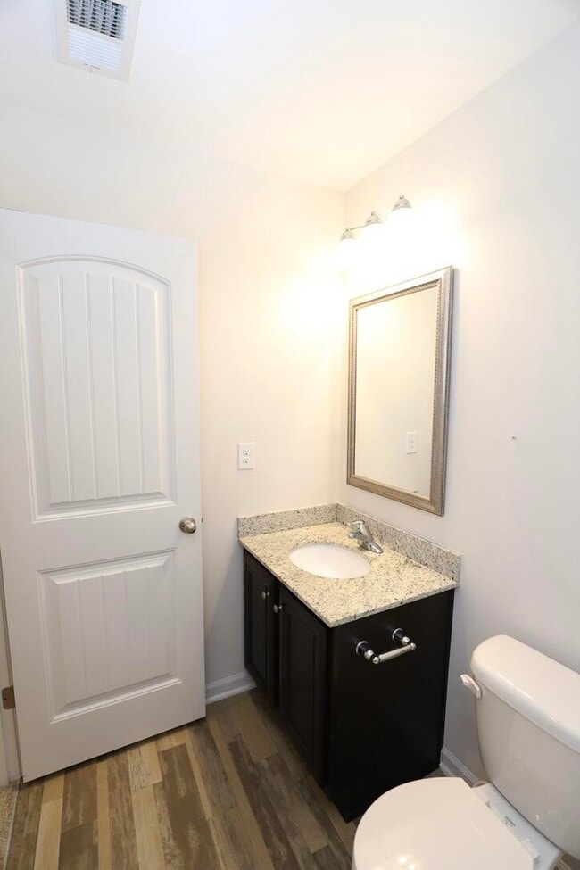 Building Photo - 2943 Old Field Rd