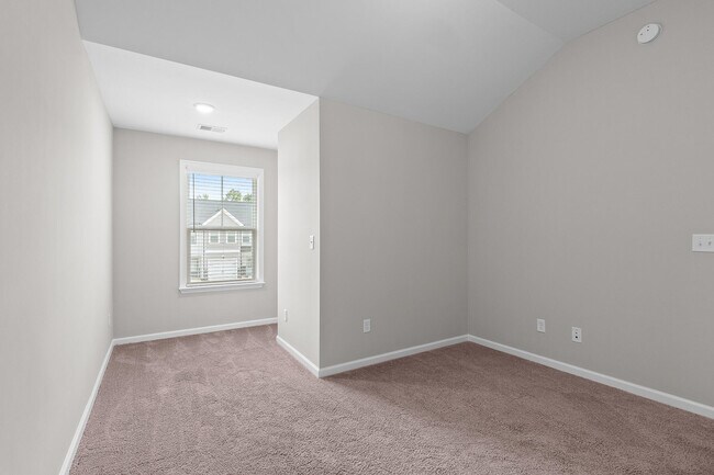 Building Photo - 234 Linsmore Ave