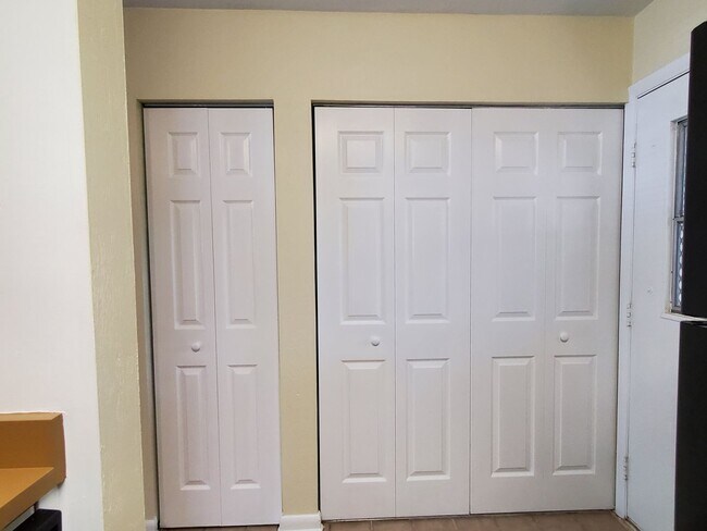 Building Photo - FOR RENT 2 bedroom 1.5 bath townhome