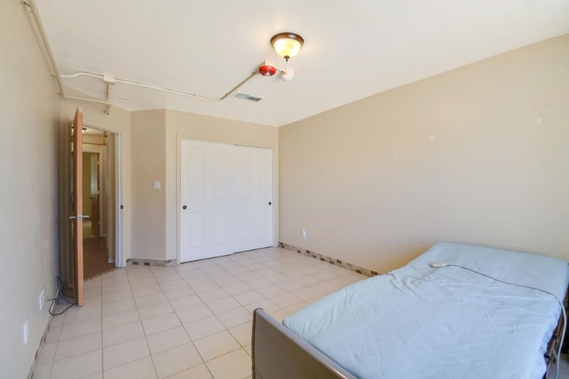 Building Photo - 832 Monterrey Rd NE