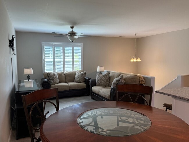 Building Photo - Fully Furnished 3 Bedroom, 2 Bath Home wit...