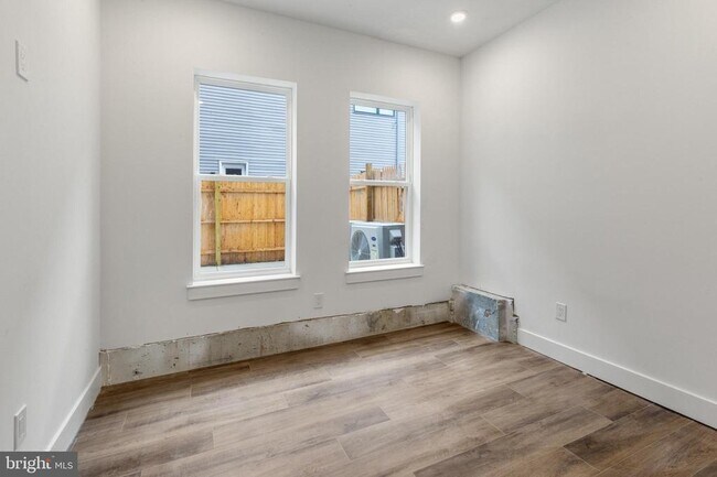 Building Photo - 2214 N Front St