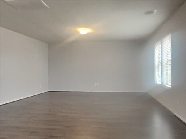 Building Photo - 1811 Artem Ct