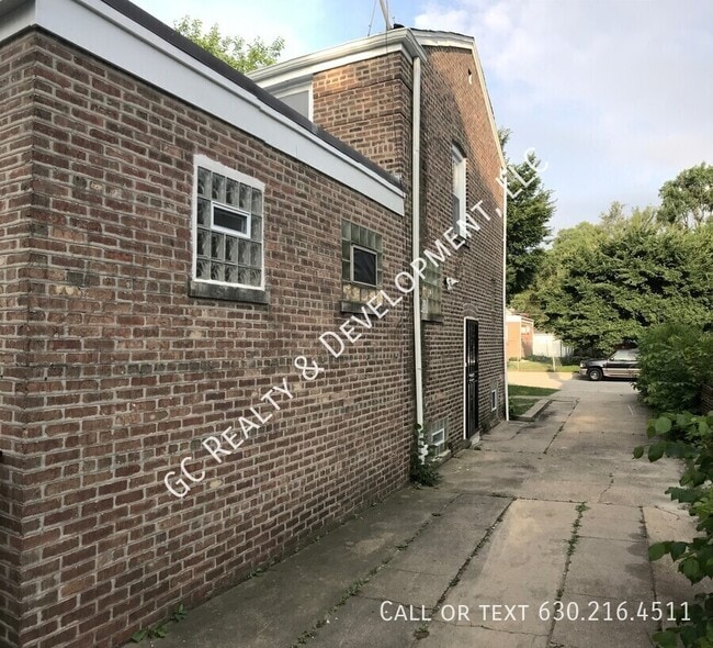 Building Photo - 9857 S Calhoun Ave