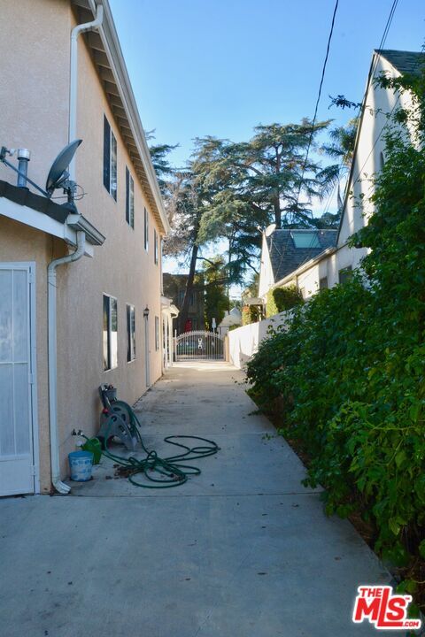 Building Photo - 548 N Windsor Blvd