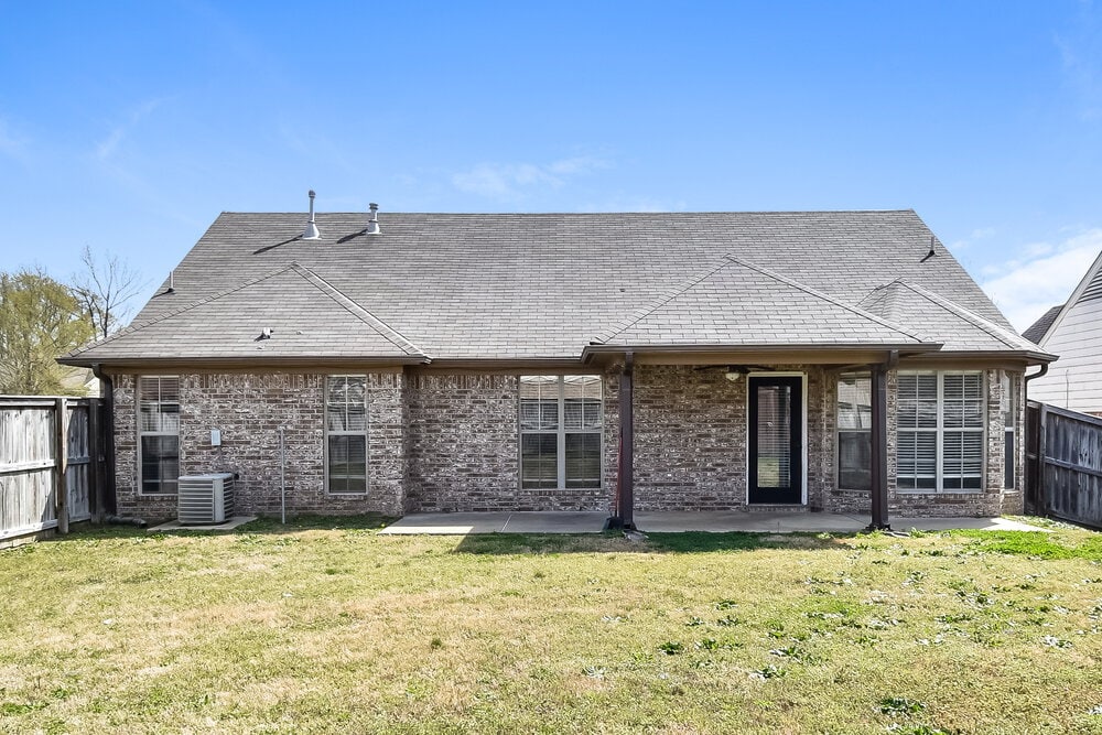 Building Photo - 8213 Park Pike