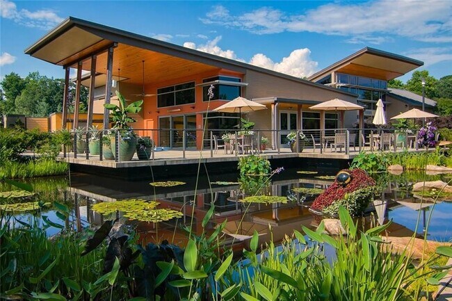 Building Photo - 1996 Briarwood Dr