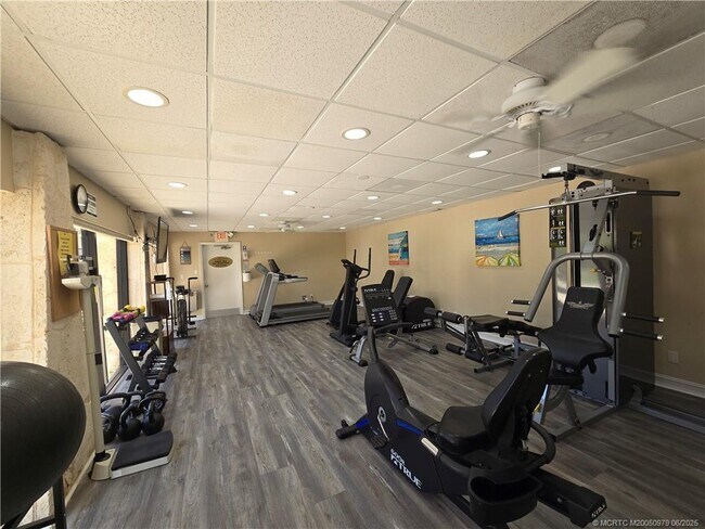 Building Photo - 10600 S Ocean Dr