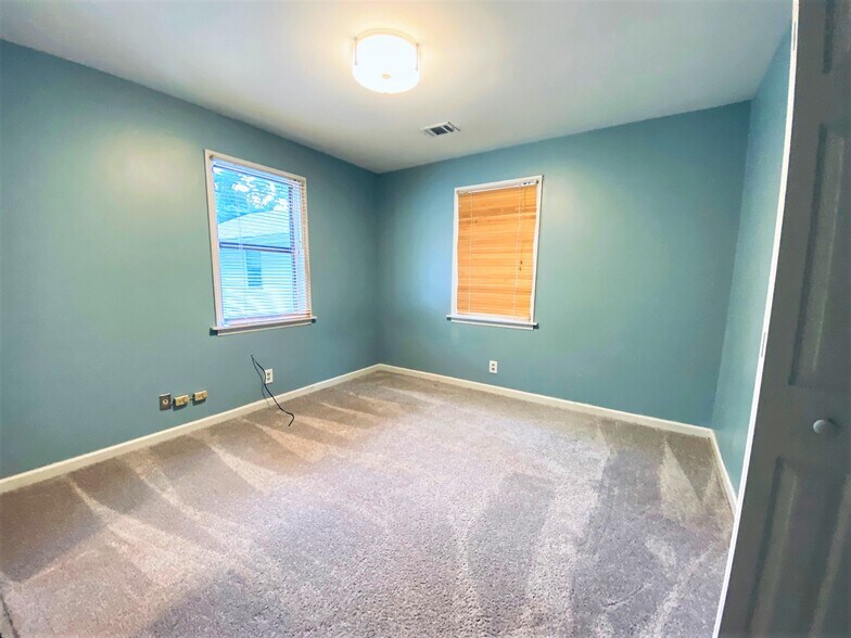 Bedroom - 1027 Curran St NW