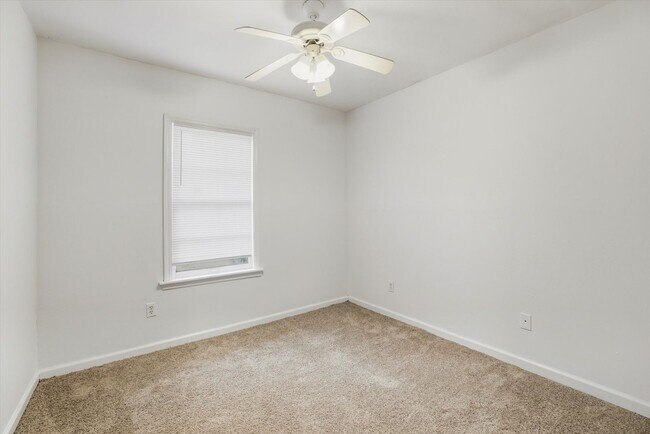 Building Photo - 519 W 6th Ave