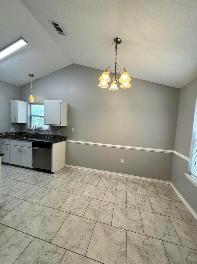 Building Photo - 129 Oak Terrace Dr