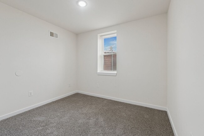 Building Photo - 1454 N 56th St