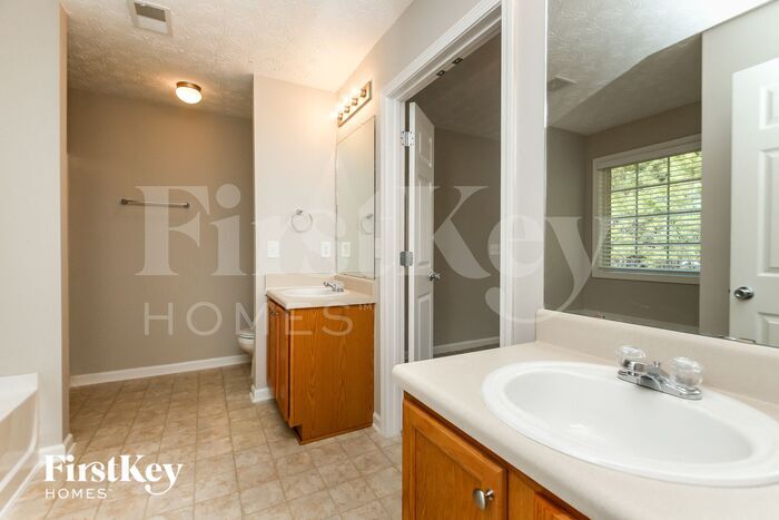 Building Photo - 304 Hickory Creek Ln