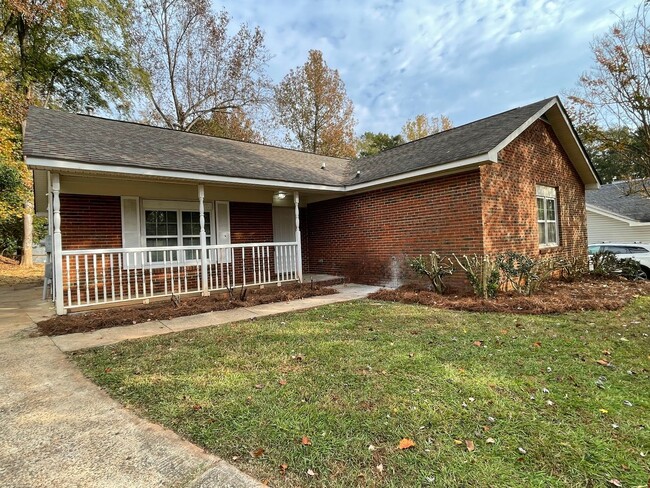 Primary Photo - Introducing a charming 4-bedroom, 2-bathro...