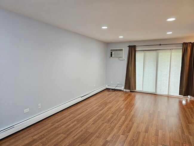 Building Photo - 12 Parkside Ct