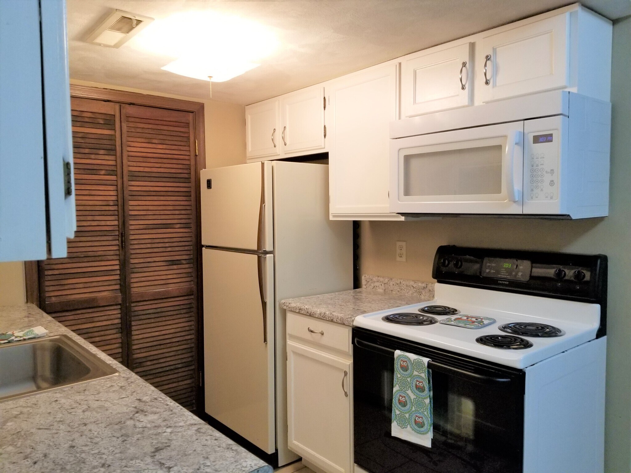 Building Photo - 525 W H St