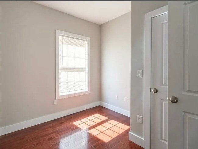 Building Photo - 33 Covington St