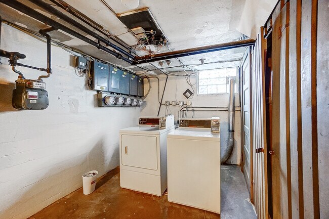 Building Photo - 1711 Portman Ave