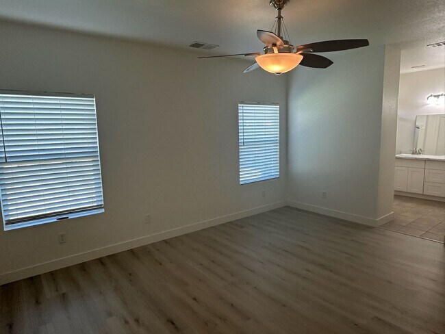 Building Photo - 2248 E La Vida Ave