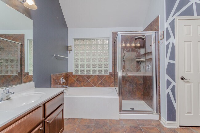 Building Photo - Your Ideal Home Awaits – 4BR, 3BA & More!