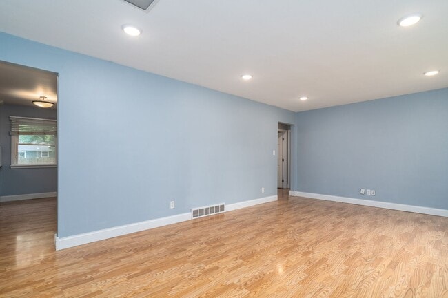 Building Photo - Beautiful Single Family Home