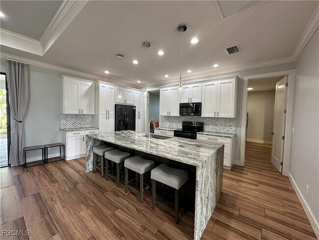 Building Photo - 4402 Chiquita Blvd S