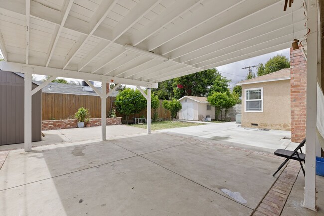 Building Photo - Beautiful 3 bd Home in Reseda!