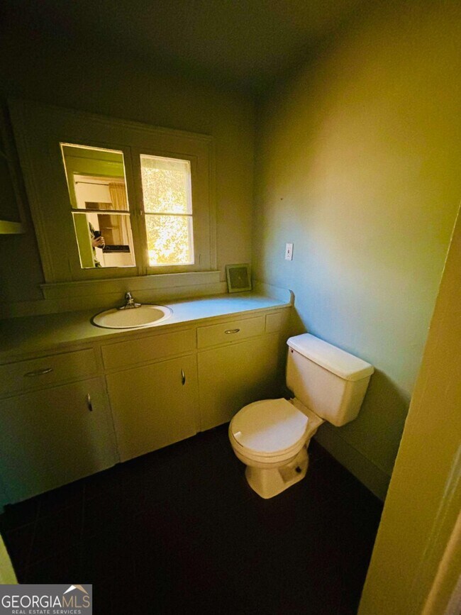 Building Photo - 75 Arch St