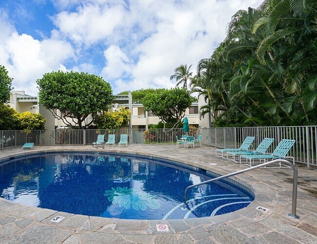 Building Photo - 2 Bedroom Corner Unit with 2 Side-by-Side Covered Parking Stalls in Hawaii Kai