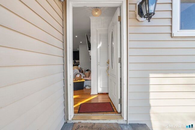 Building Photo - 540 Lakeside Dr