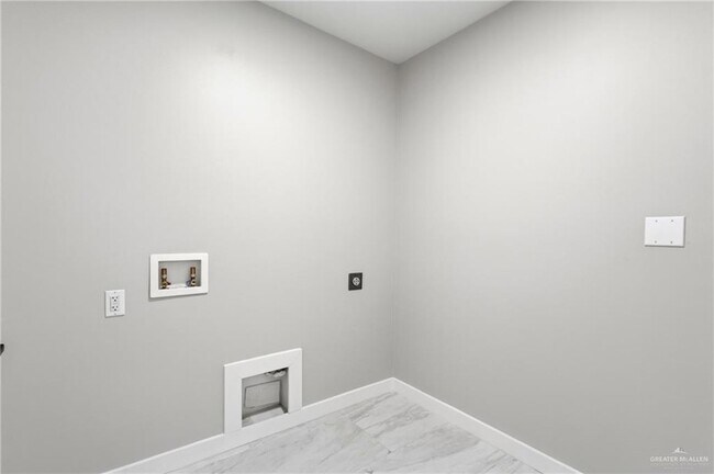 Building Photo - 2206 Corales St