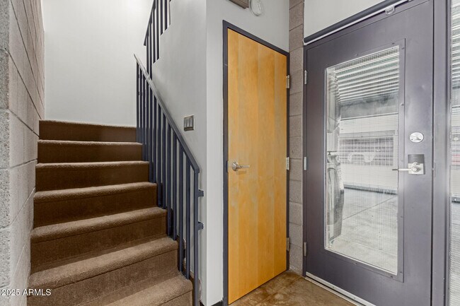 Primary Photo - 727 E Portland St