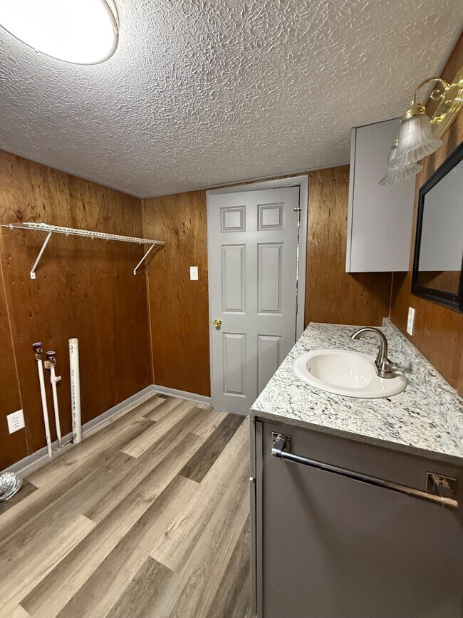 Building Photo - 221 Valley Pike Rd