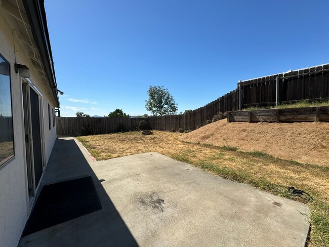 Building Photo - MOVE IN SPECIAL** Beautiful Remodeled 4BR/...