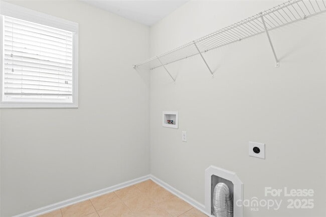 Building Photo - 1037 Jack Pine Rd