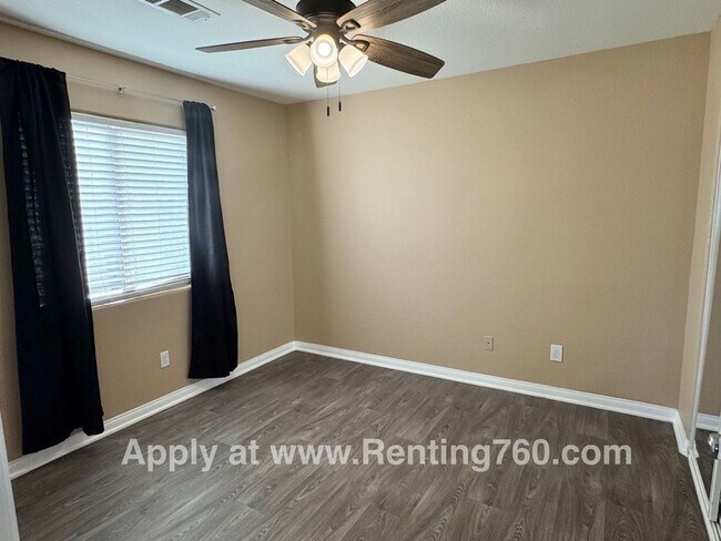 Building Photo - Cozy 3 Bed 2 Bath Home Near Base!