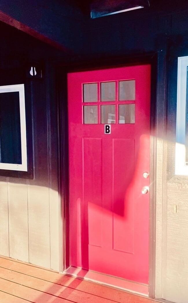 Building Photo - 2718 Lee St