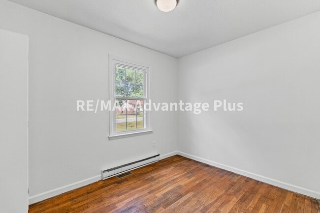 Building Photo - 4 Bedroom Home in Blackstone!