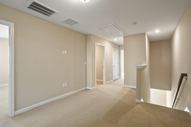 Building Photo - 210 Adobe Pl