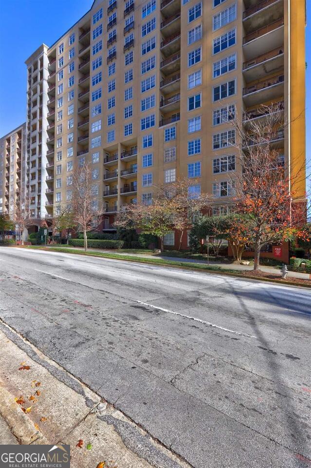 Building Photo - 1101 Juniper St NE