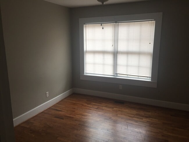 Building Photo - 308 Clinton St SE