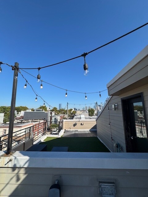 Building Photo - 2256 Dickinson St